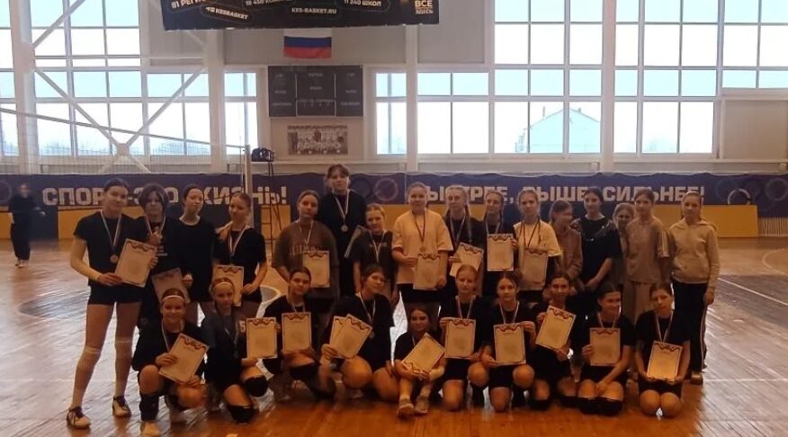 В Суражской спортивной школе «Триумф» прошел новогодний турнир по волейболу