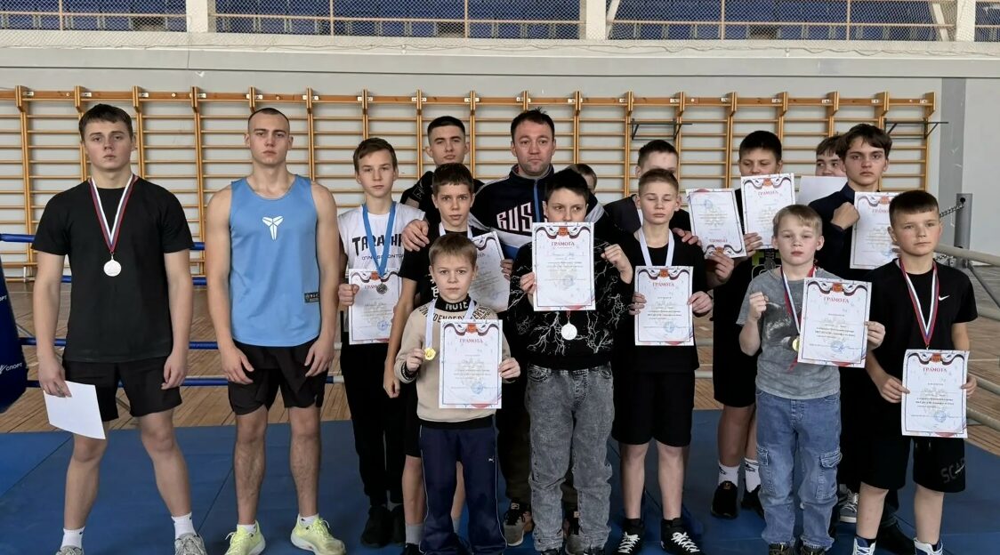 В Суражской спортивной школе «Триумф» прошел новогодний турнир по боксу