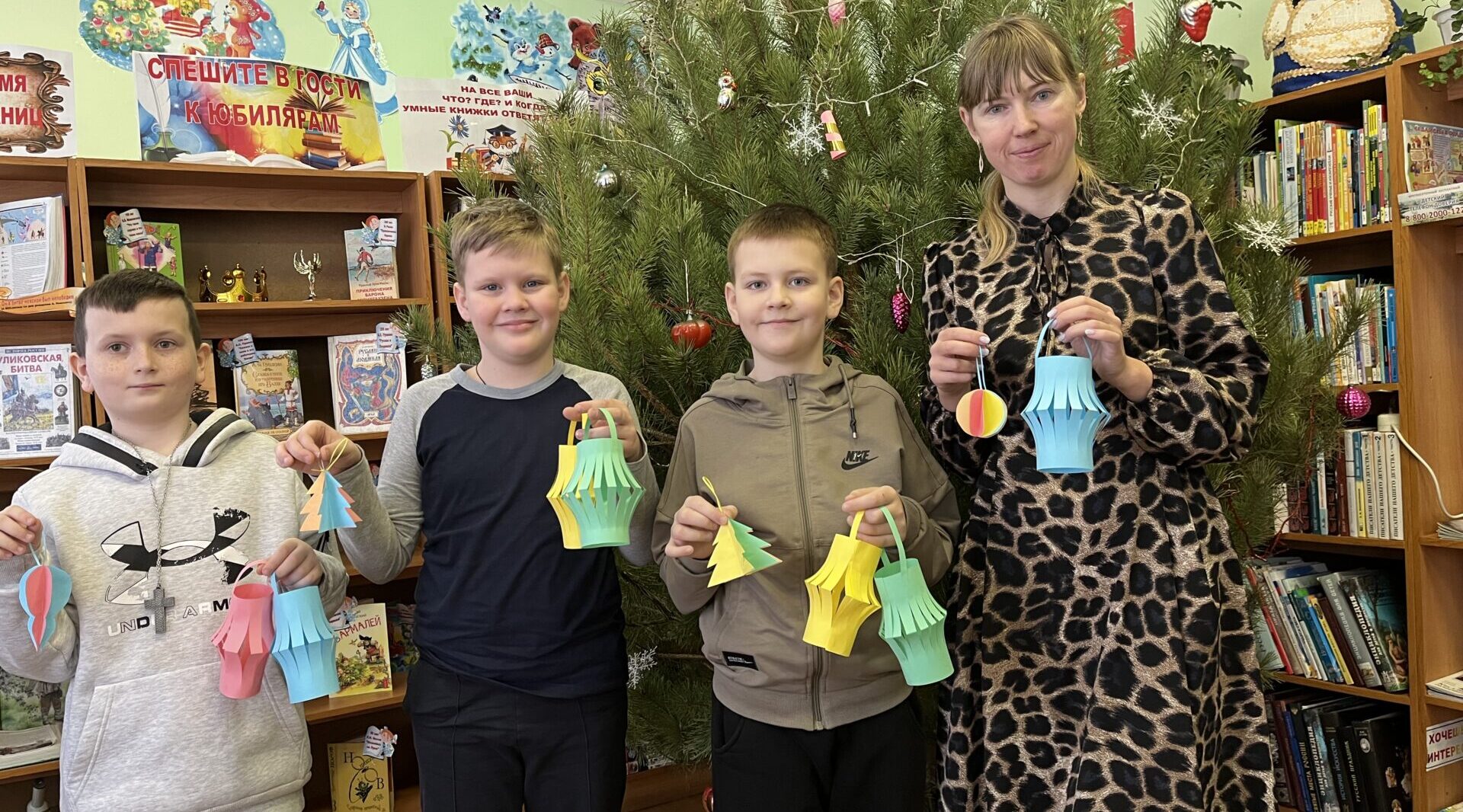 В Суражской городской детской библиотеке состоялся мастер-класс «Снежное волшебство»