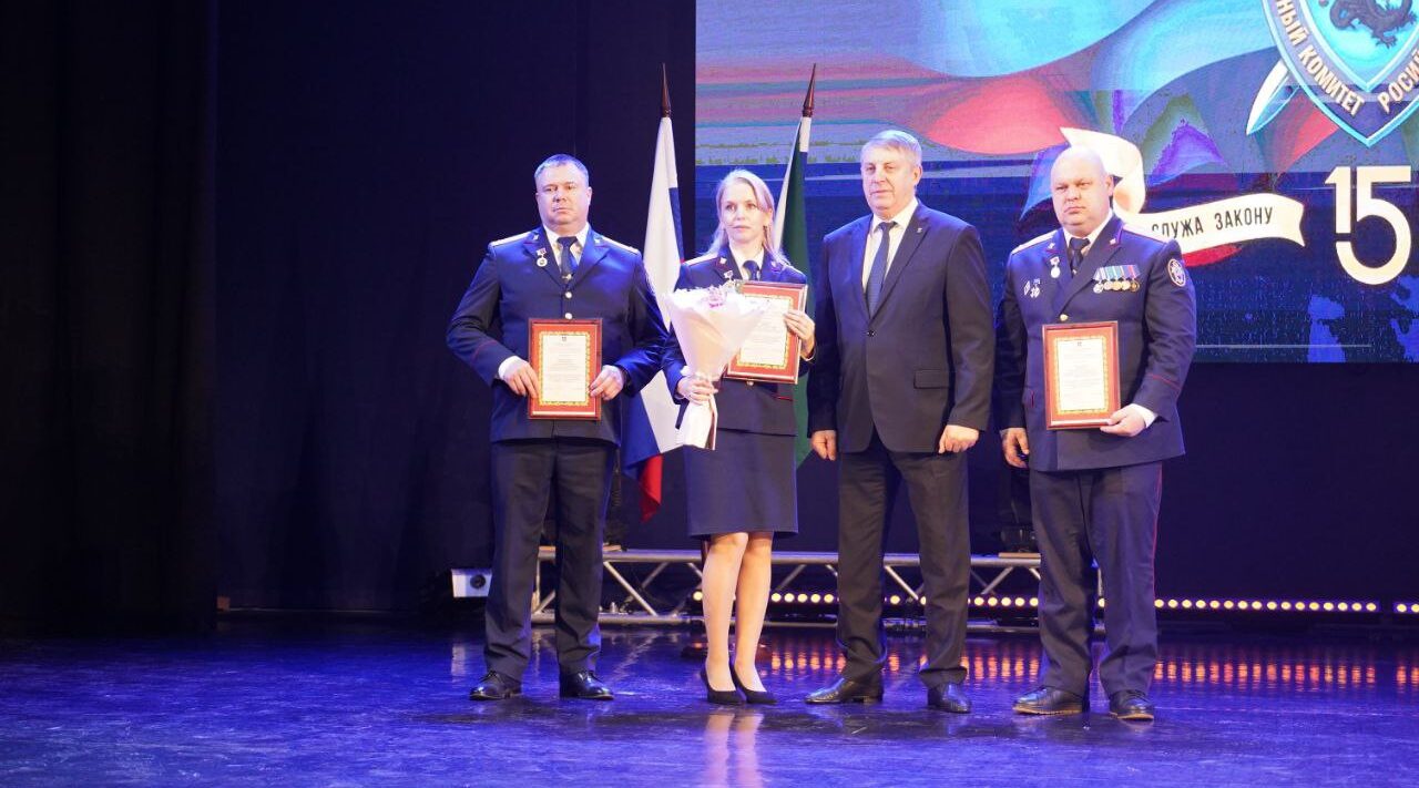 Александр Богомаз вручил награды сотрудникам и ветеранам брянского следкома