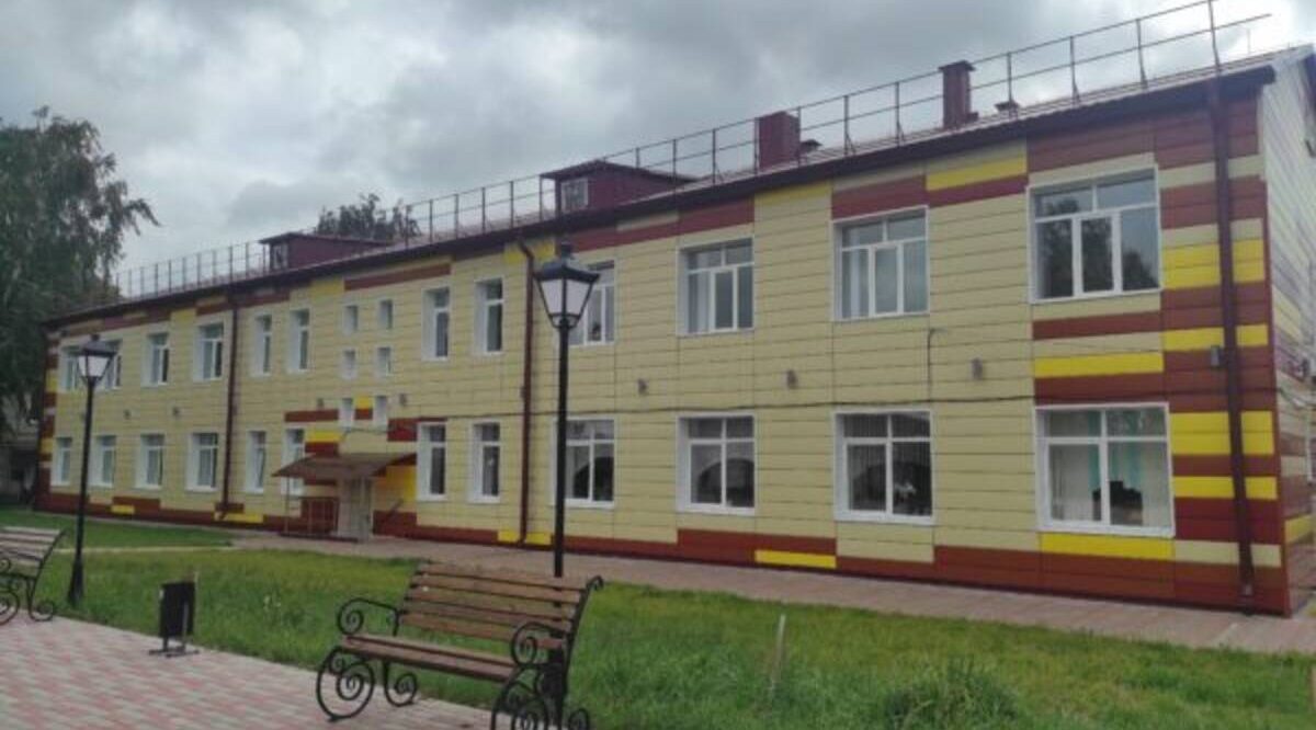 В Трубчевском районе ремонтируют учреждения образования