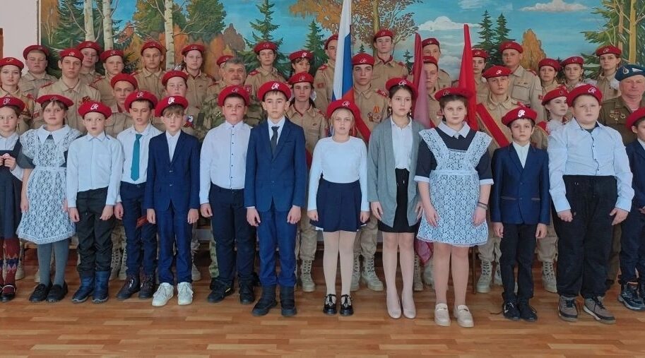 Во Влазовичской школе стартовал месячник оборонно-массовой и военно-патриотической работы