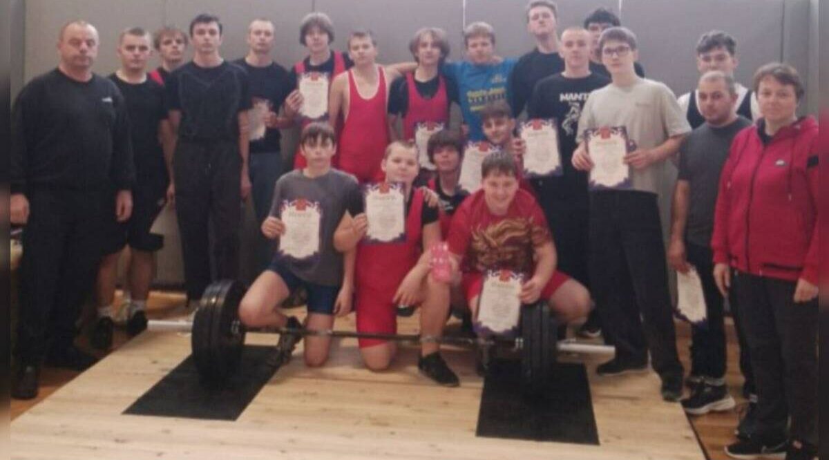 В Брасовском районе прошли новогодние соревнования по силовому троеборью