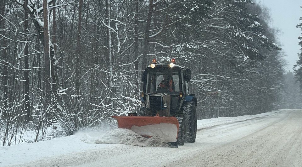 В Сураже продолжается уборка снега