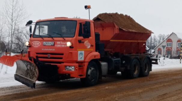 На Брянщине ведется  работа по очистке и обработке региональных и межмуниципальных автодорог