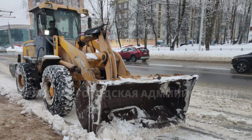 В Брянске для уборки снега задействовано 75 единиц спецтехники