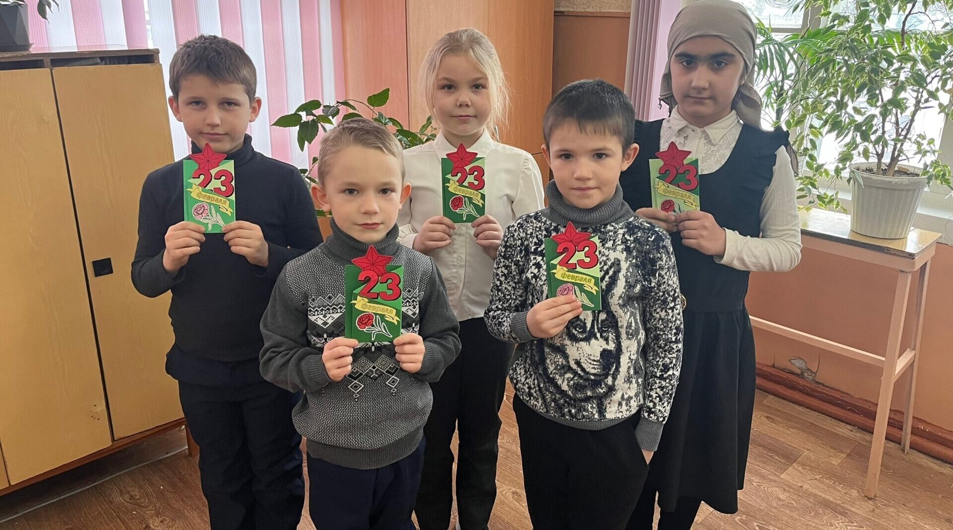 Обучающиеся Каменской школы присоединились к акции «Открытка герою