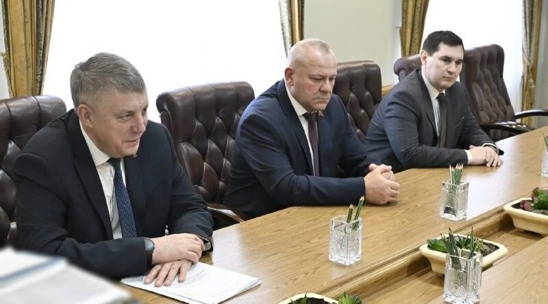 Александр Богомаз провел рабочую встречу с Борисом Борисовичем Эбзеевым