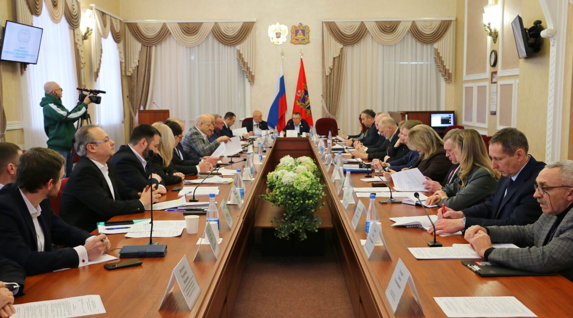 На заседании комитета по промышленности, строительству, связи