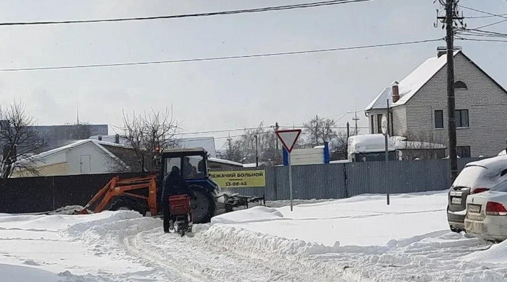 В Брянске убирают снег с дорог частного сектора и второстепенных улиц