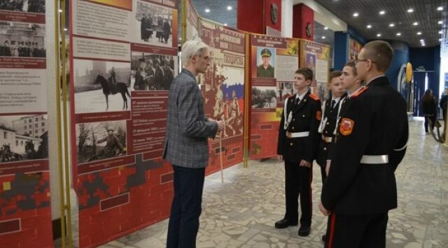 В Брянском краеведческом музее открылась выставка «Кремлевский полк на страже государства»