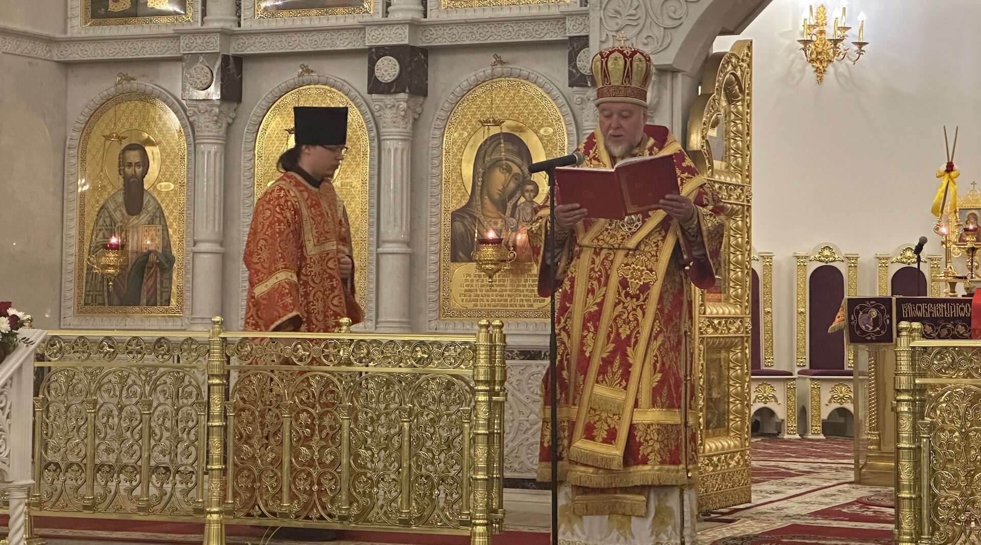 В Клинцовском кафедральном соборе состоялись Пасхальные богослужения