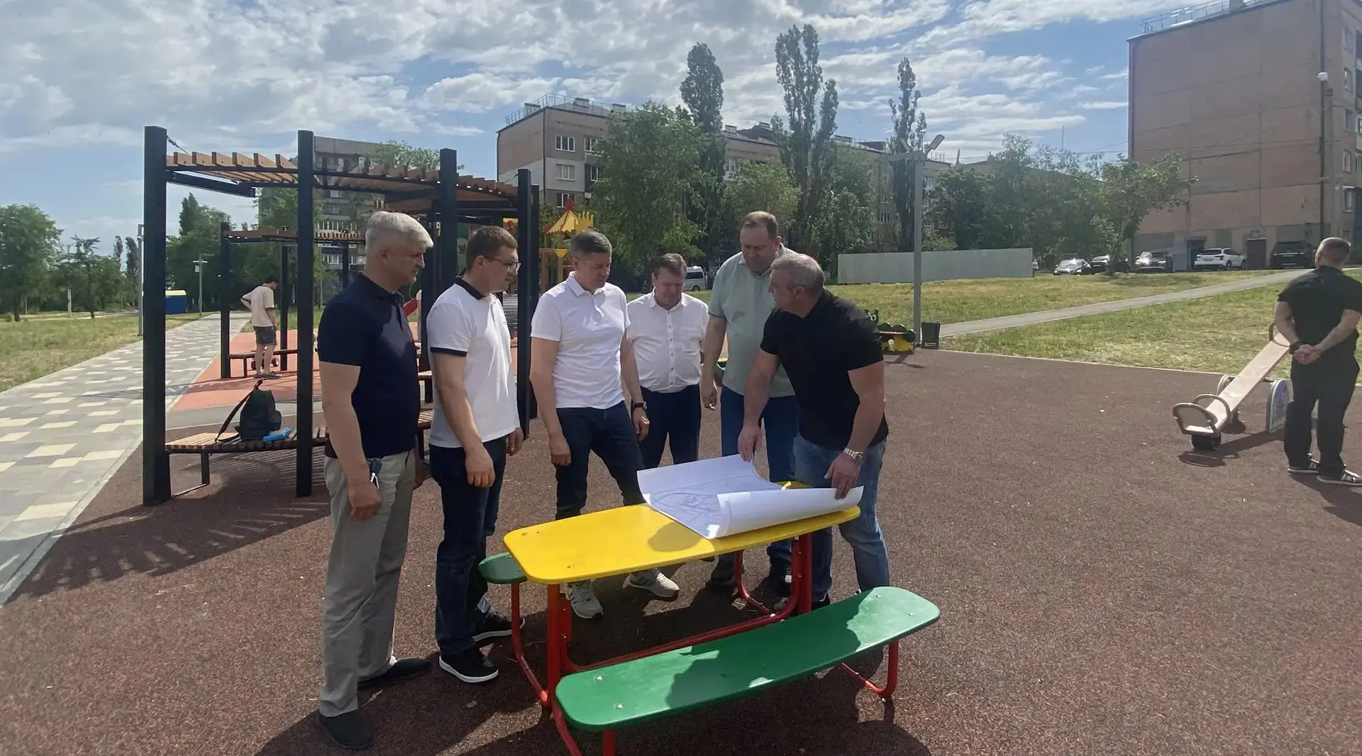 Брянская область впервые взяла на себя ремонт муниципальной уличной дорожной сети в Брянке