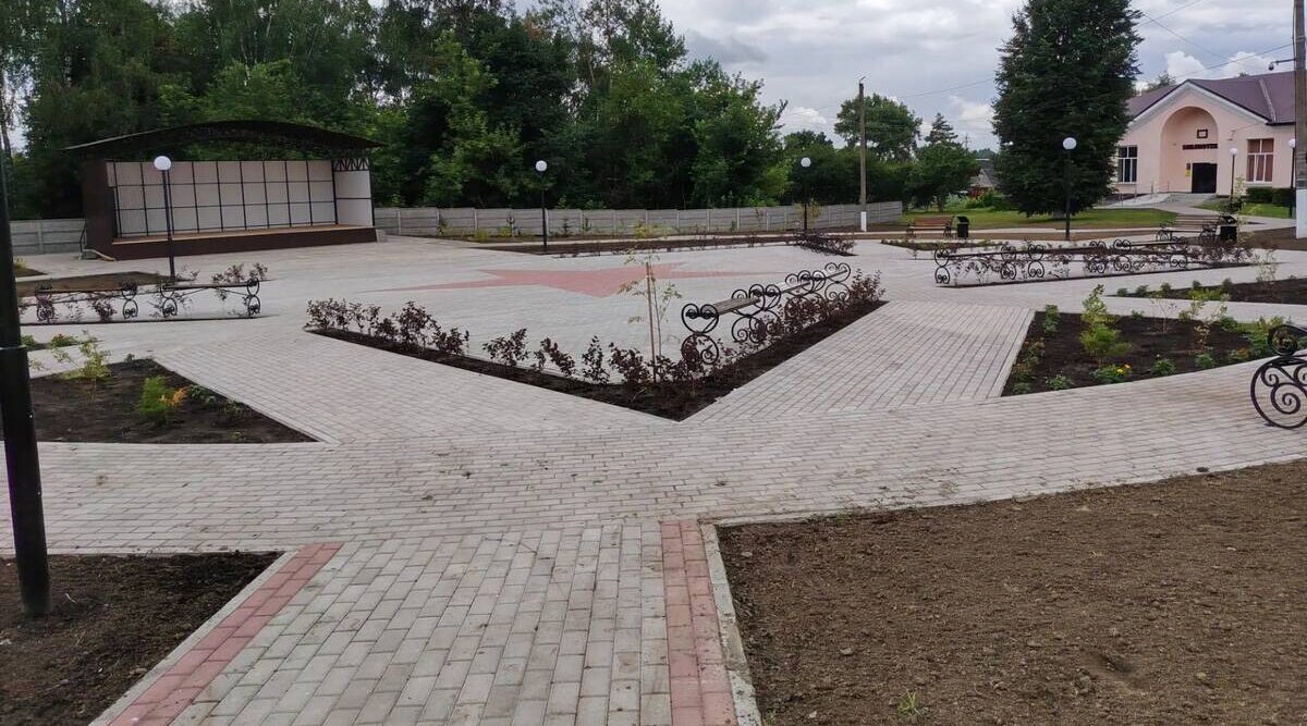 Завершились работы по благоустройству Аллеи Славы в Выгоничах