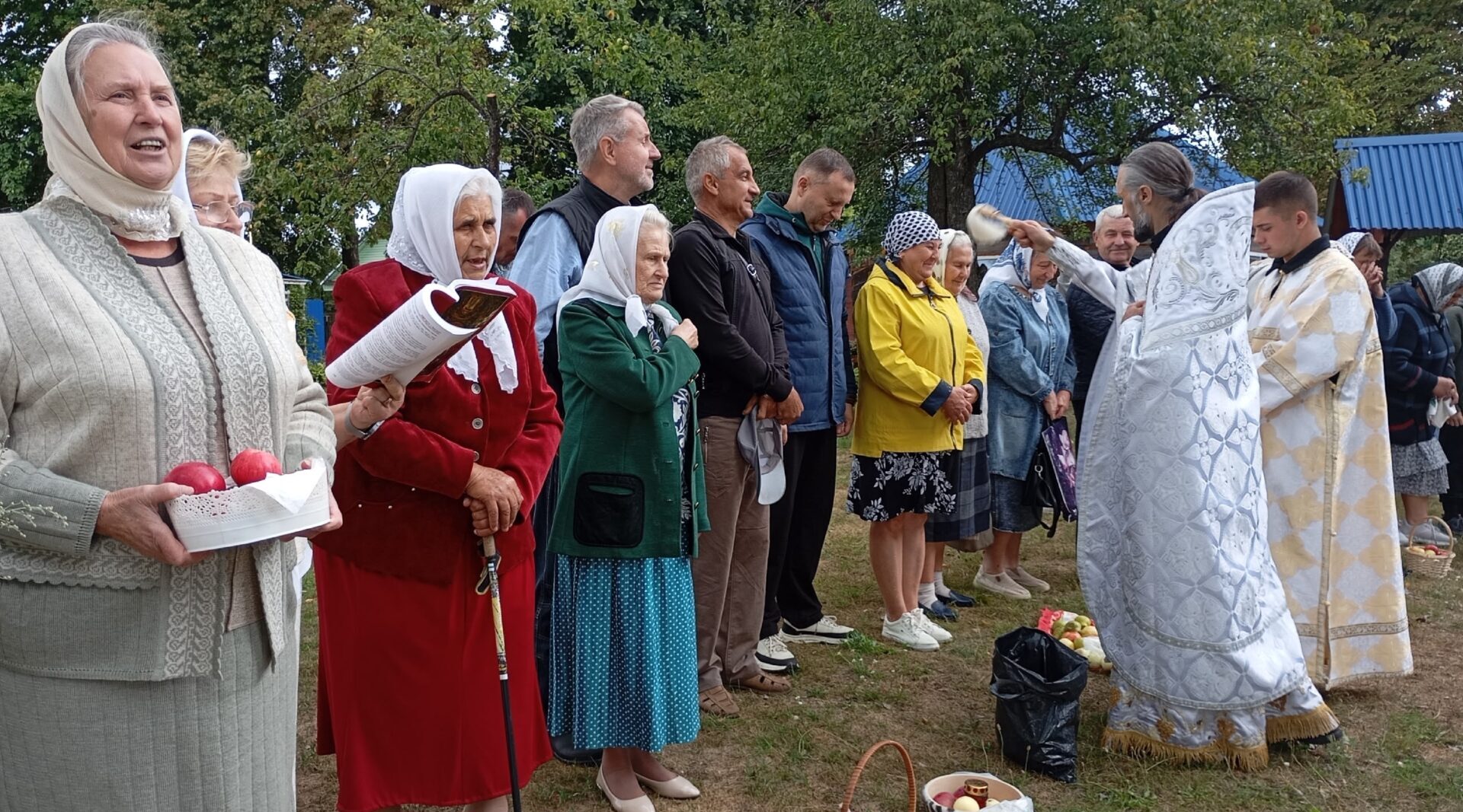 В храме во имя свт. Василия Великого в селе Душатин торжественно встретили Преображение Господне
