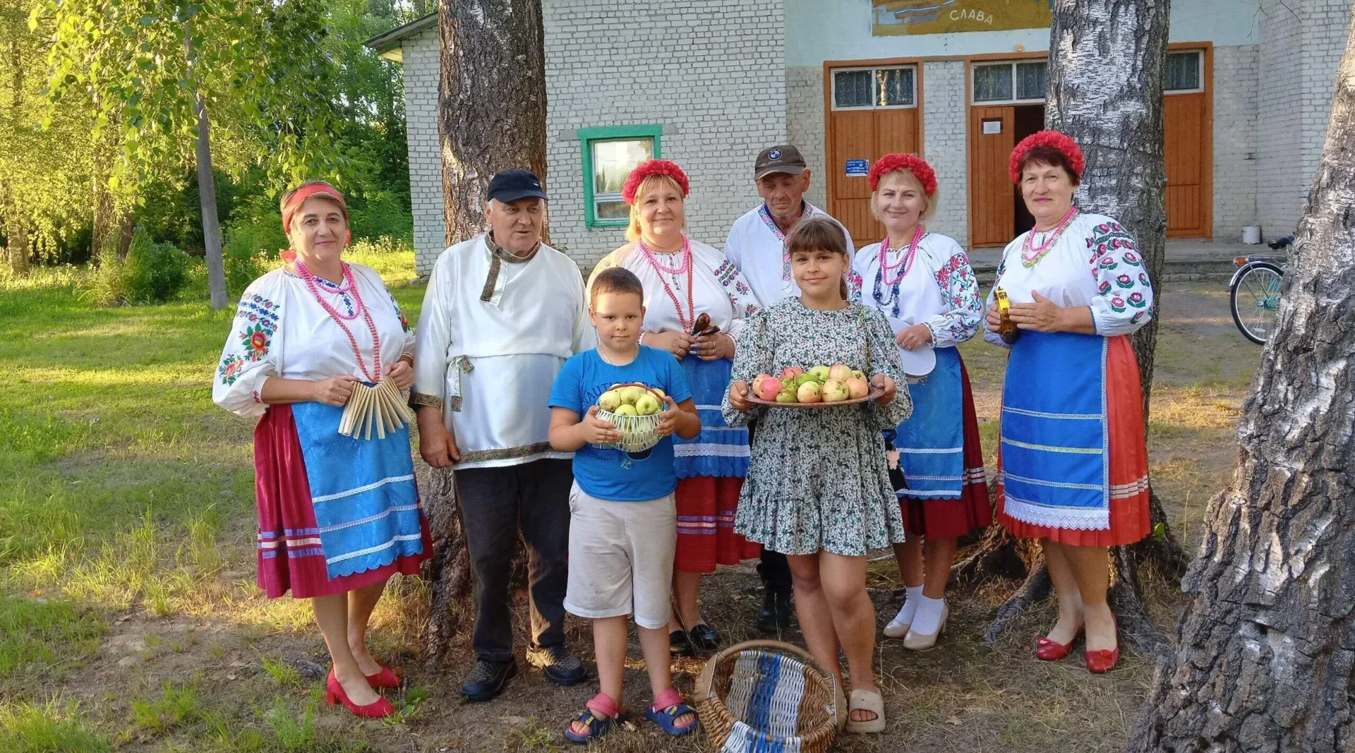 В Высокоселищанском СДК прошел яркий праздник «Яблочный Спас не пройдет без нас»