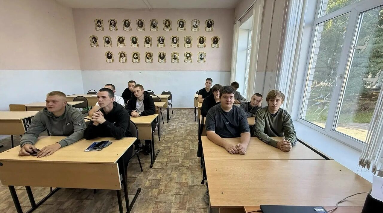 В СПАТе прошли классные часы, посвященные Дню солидарности в борьбе с терроризмом