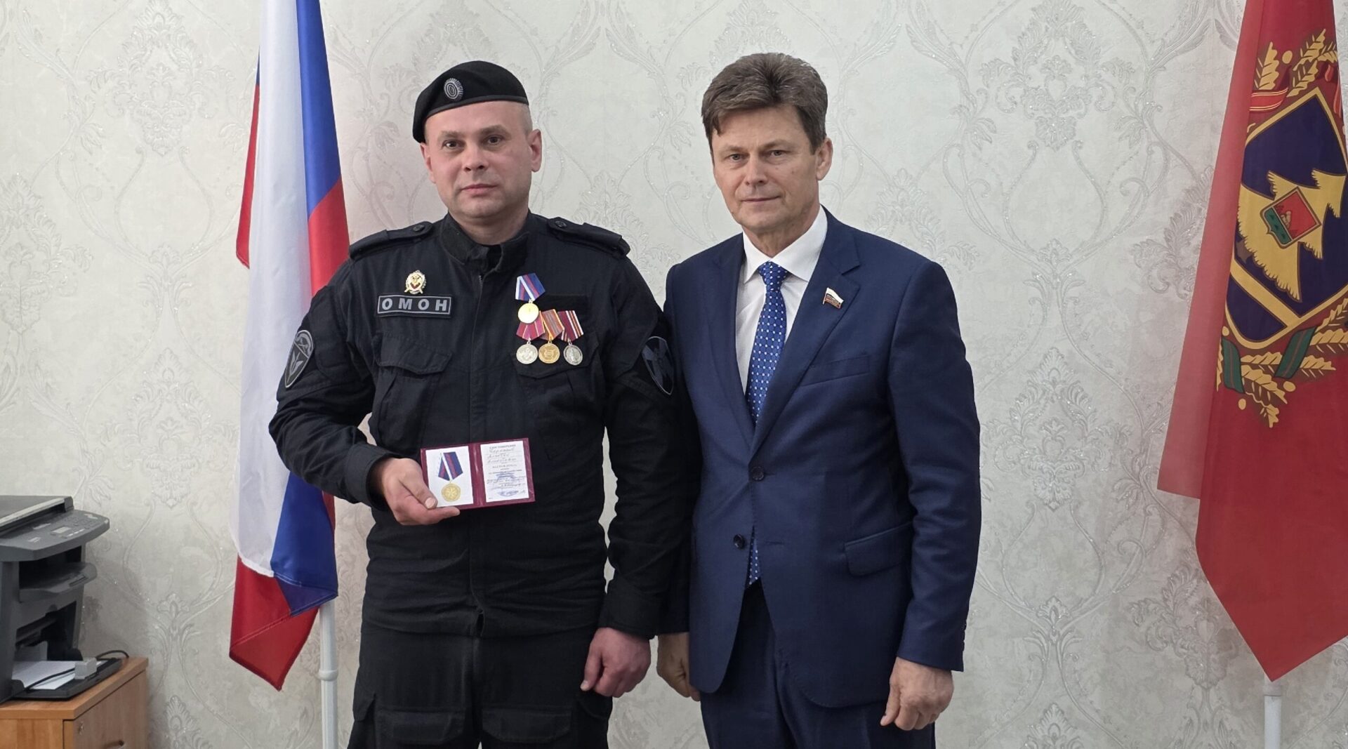 В преддверии Дня города в Брянске наградили сегодняшних защитников Родины
