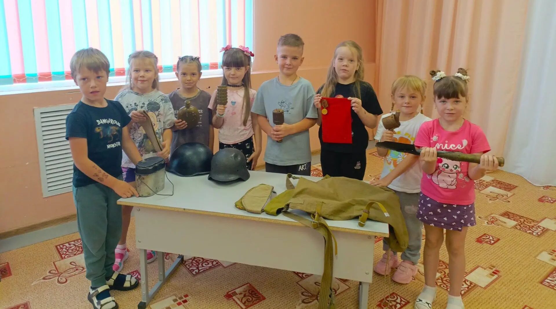 Дошколят из детского сада  «Аистёнок» учат быть патриотами