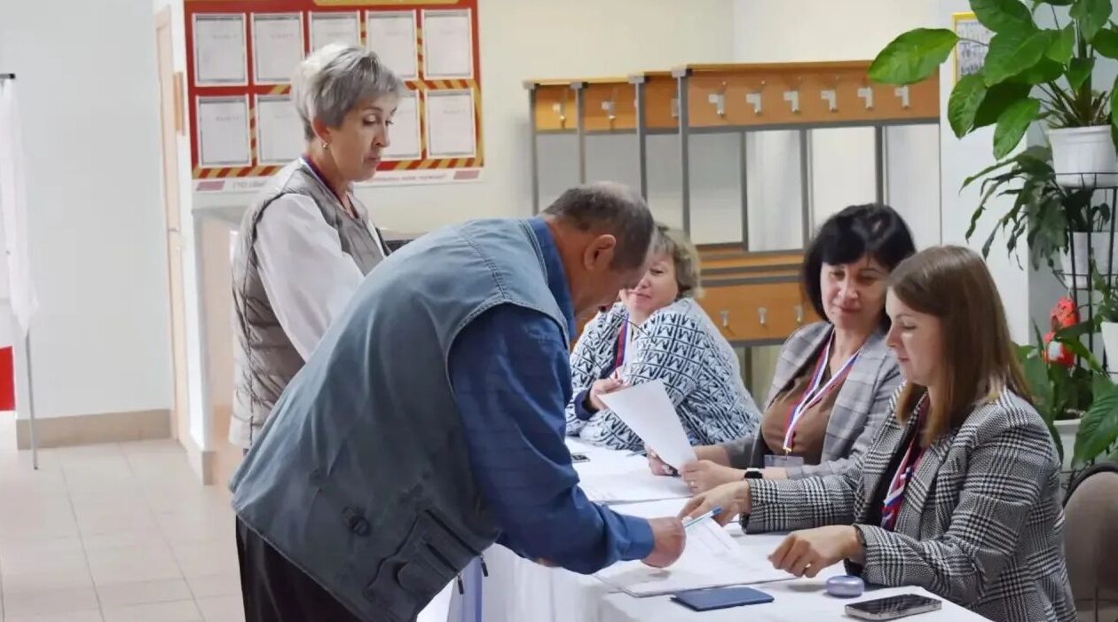 Суражане голосуют на избирательных участках