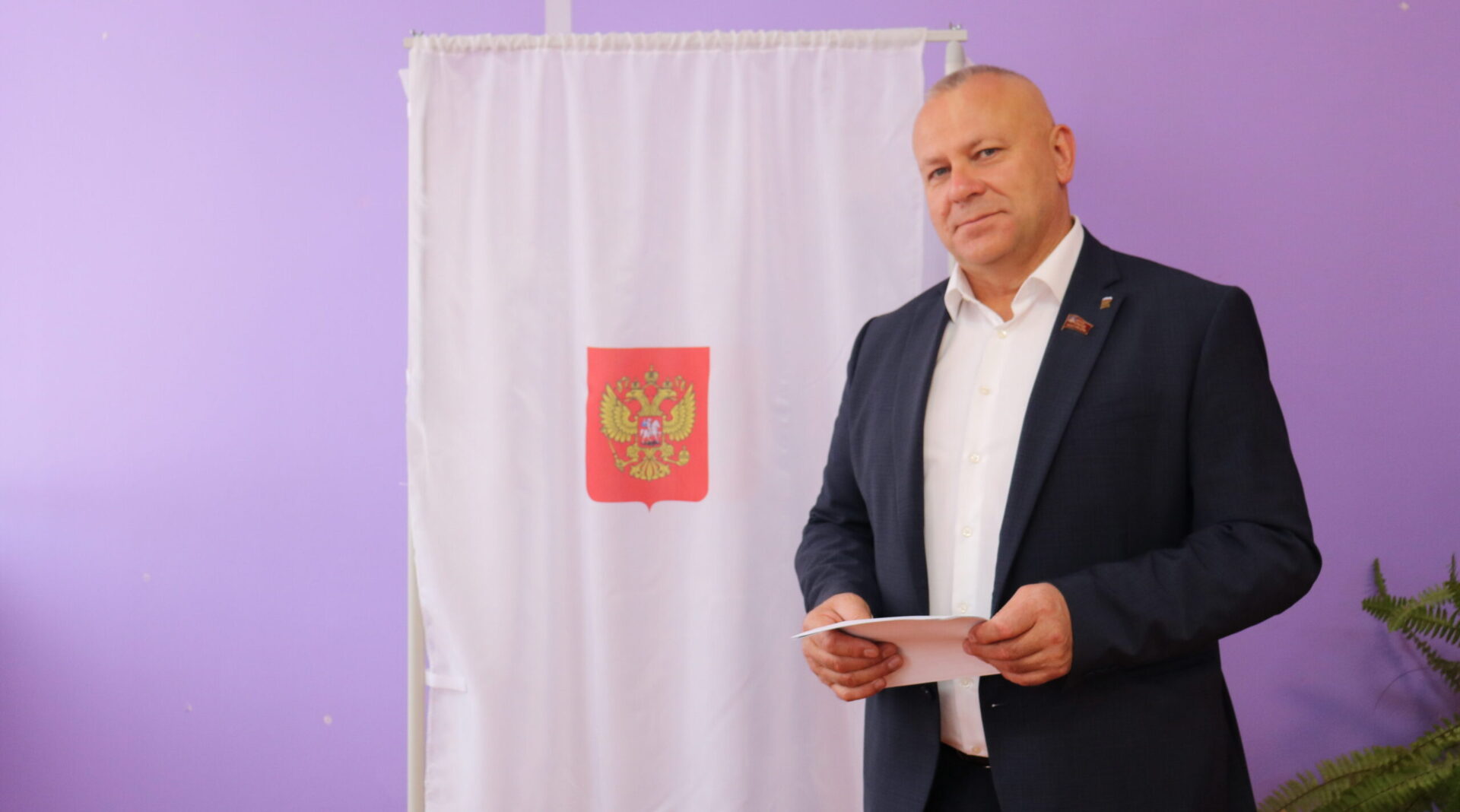 Председатель Брянской облдумы Валентин Суббот принял участие в голосовании