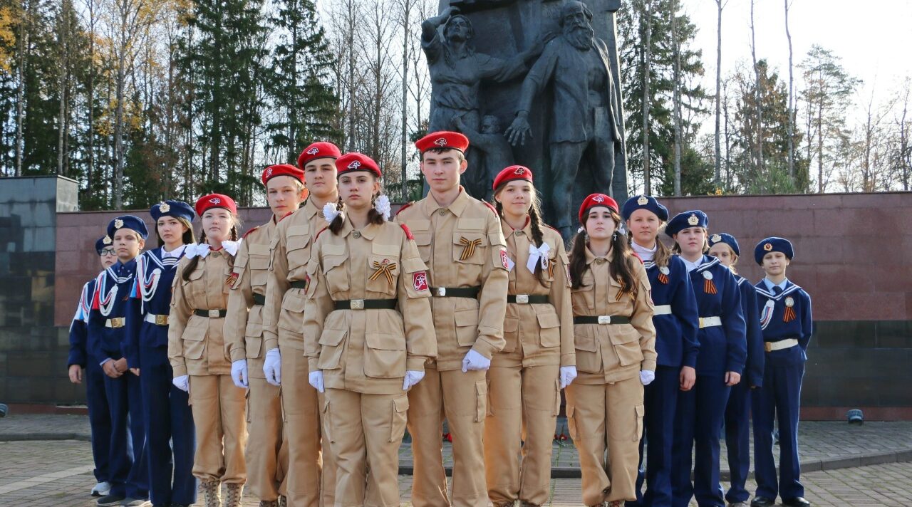 На мемориальном комплексе «Хацунь» состоялся митинг памяти, посвященный 85-й годовщине трагедии.
