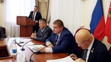 Парламентарии обсудили развитие спорта и молодежной политики