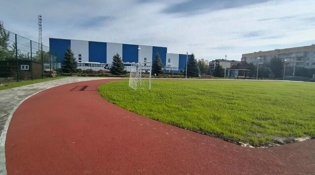 В Трубчевске продолжается благоустройство спортивной площадки