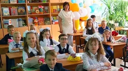 Губернатор Брянской области тепло поздравил педагогов с Днём учителя