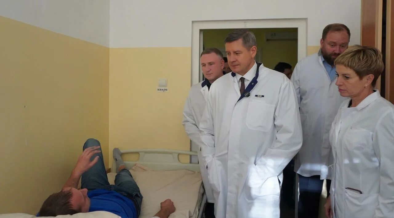Губернатор с   Дмитрием Викторовичем Ениным побывали в больнице у  пожарных