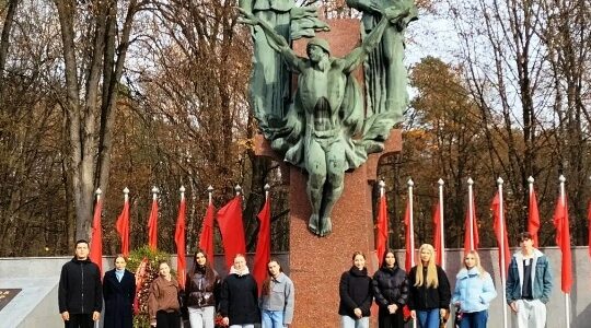 Студенты-медики Брянского базового медицинского колледжа благоустроили Аллею партизан